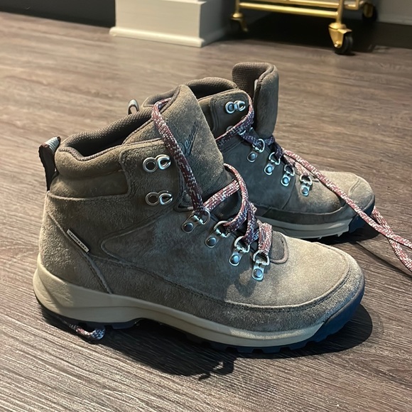 Danner women’s Adrika Hiker Ash hiking boots - Picture 6 of 10